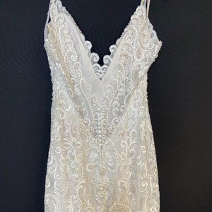 ALLURE BRIDAL GOWN NEVER WORN & NO ALTERATIONS